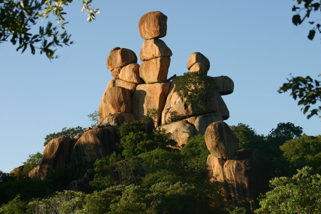 Khu đồi Matobo của Zimbabwe được cấu tạo hoàn toàn từ đá granite.